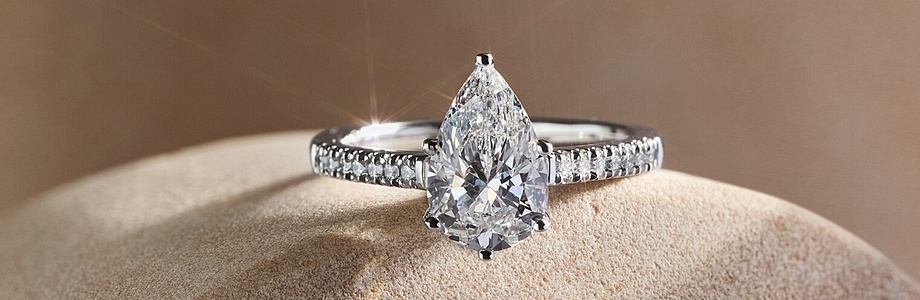 Pear diamond ring Pear diamond ring